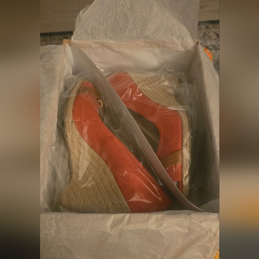 LIKE NEW!!! WORN ONCE! MICHAEL KORS MEG OPEN TOE ESPADRILLE IN TANGERINE SIZE 7